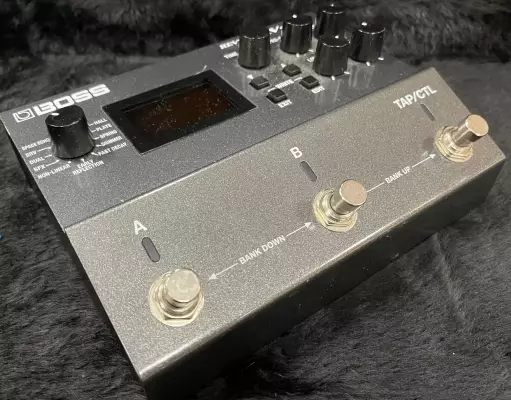 BOSS - RV-500 Digital Reverb Pedal 2